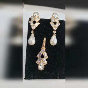 Swarovski pendant and earring set